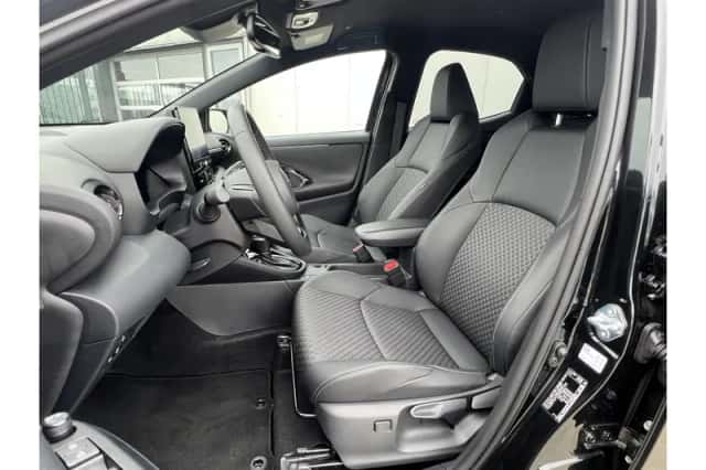 Toyota Yaris (2025) thumbnail 2
