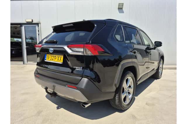 Toyota RAV4 (2021) thumbnail 3