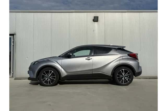 Toyota C-HR (2018) thumbnail 2
