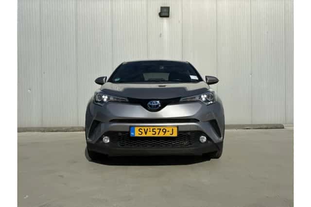 Toyota C-HR (2018) thumbnail 4