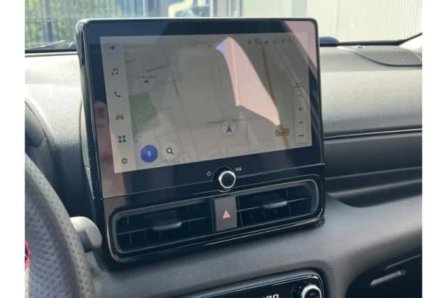 Toyota Yaris (2025) thumbnail 4