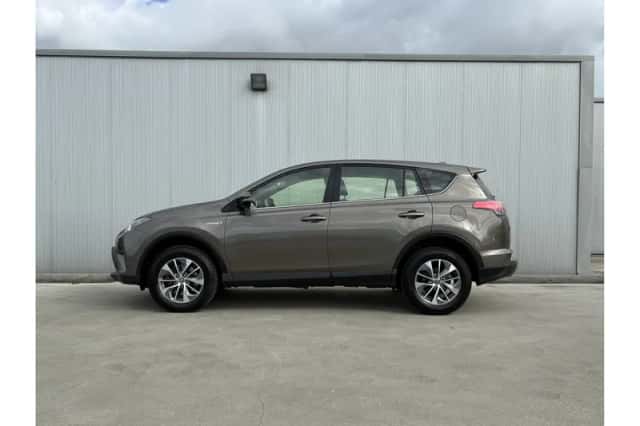 Toyota RAV4 (2017) thumbnail 2