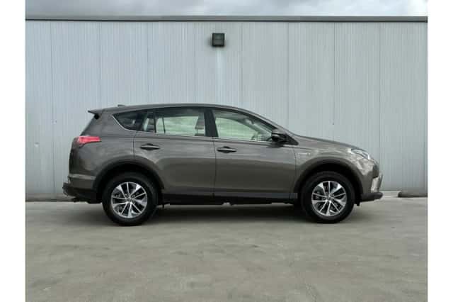 Toyota RAV4 (2017) thumbnail 3