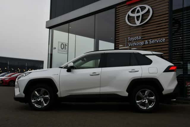 Toyota RAV4 (2021) thumbnail 3