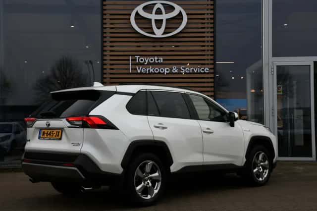 Toyota RAV4 (2021) thumbnail 4