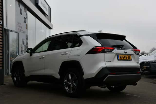 Toyota RAV4 (2021) thumbnail 6