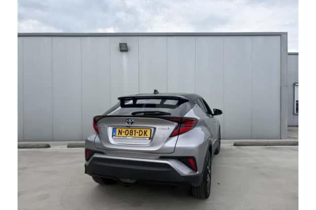 Toyota C-HR (2020) thumbnail 3