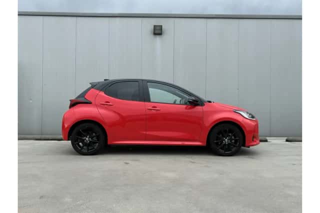Toyota Yaris (2024) thumbnail 3