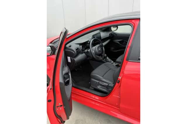 Toyota Yaris (2024) thumbnail 6