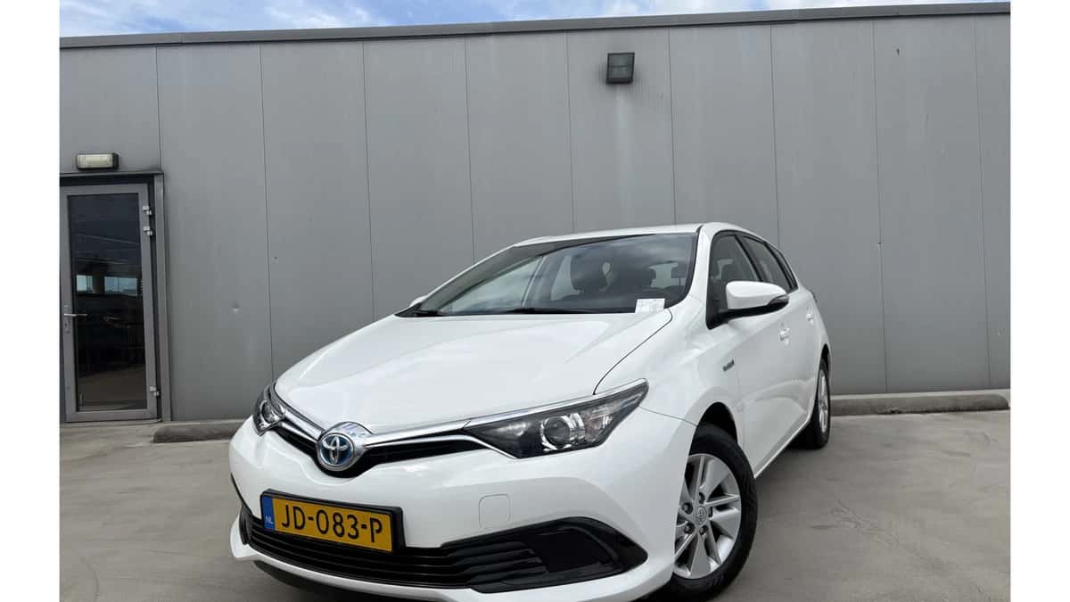 Toyota Auris — foto 1