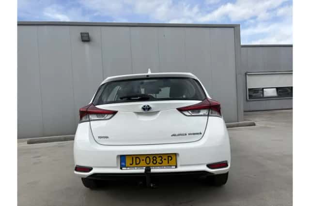 Toyota Auris (2016) thumbnail 2