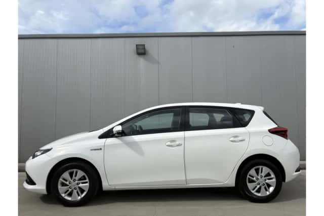 Toyota Auris (2016) thumbnail 3