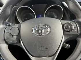 Toyota Auris thumbnail 5