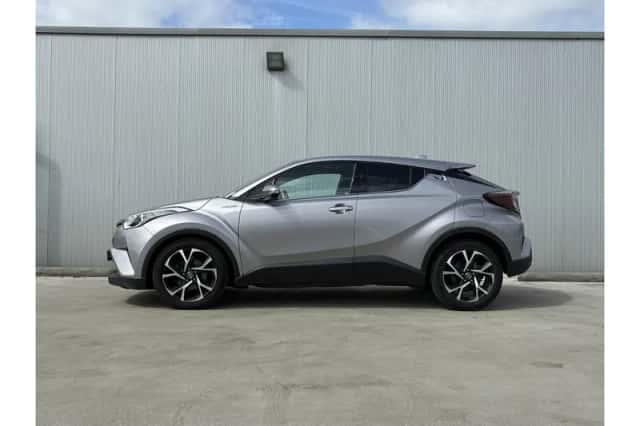 Toyota C-HR (2019) thumbnail 3
