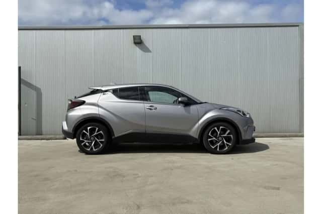 Toyota C-HR (2019) thumbnail 5