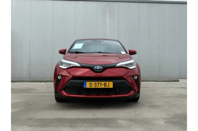 Toyota C-HR (2022) thumbnail 3