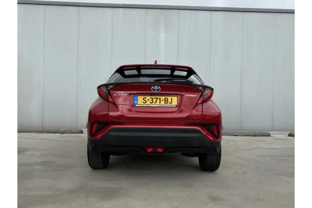 Toyota C-HR (2022) thumbnail 5