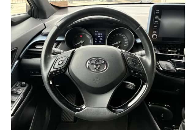 Toyota C-HR (2022) thumbnail 6