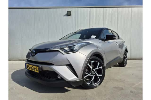 Toyota C-HR (2016) thumbnail 1
