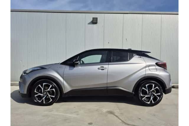 Toyota C-HR (2016) thumbnail 5