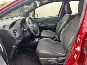 Toyota Yaris (2018) thumbnail 2