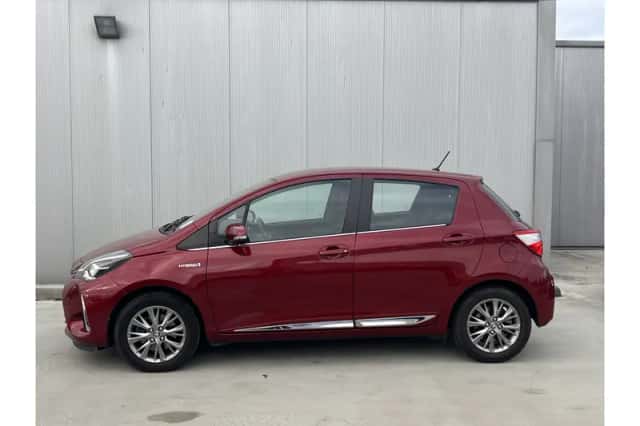 Toyota Yaris (2018) thumbnail 3