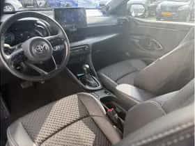 Toyota Yaris (2022) thumbnail 2