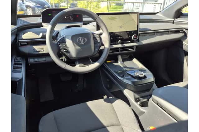 Toyota C-HR+ (2026) thumbnail 2