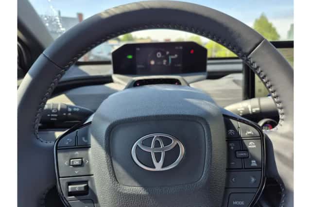 Toyota C-HR+ (2026) thumbnail 6