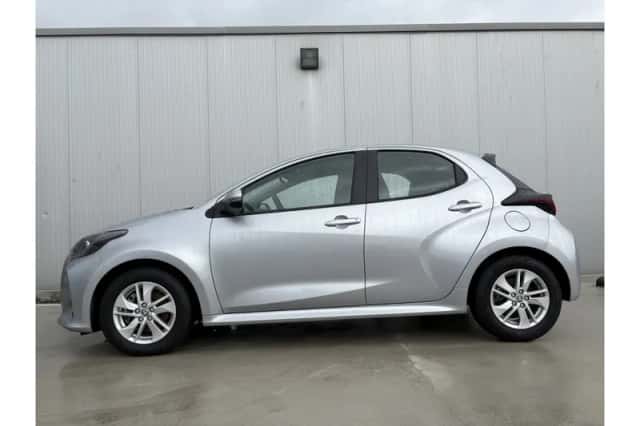Toyota Yaris (2024) thumbnail 3
