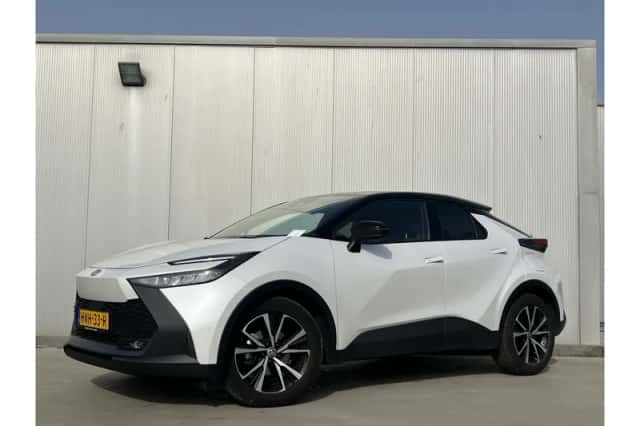 Toyota C-HR (2025) thumbnail 1