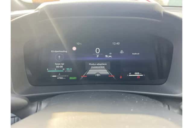 Toyota C-HR (2025) thumbnail 6