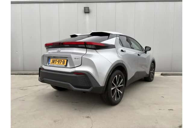 Toyota C-HR (2024) thumbnail 3