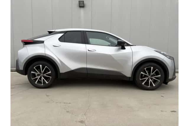 Toyota C-HR (2024) thumbnail 4