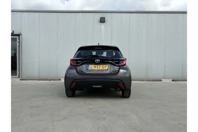 Toyota Yaris (2021) thumbnail 5