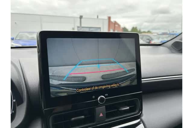 Toyota Yaris Cross (2024) thumbnail 4