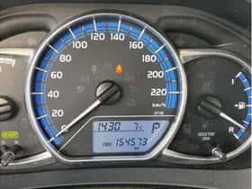 Toyota Yaris (2015) thumbnail 2
