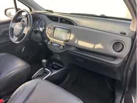 Toyota Yaris (2015) thumbnail 3