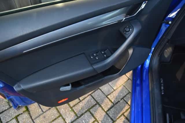 Škoda Octavia (2019) thumbnail 4