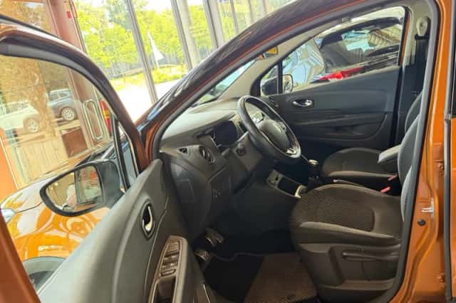 Renault Captur (2018) thumbnail 11
