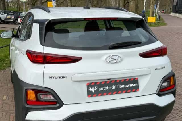 Hyundai Kona (2018) thumbnail 2