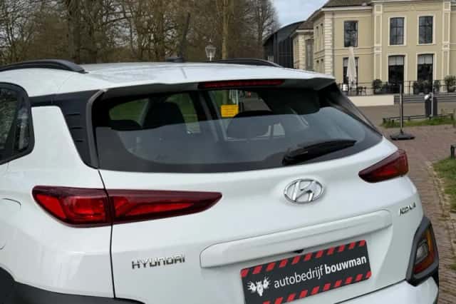 Hyundai Kona (2018) thumbnail 4
