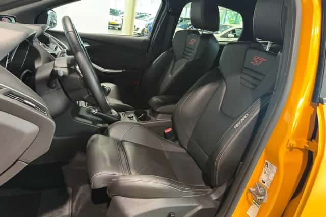 Ford Focus (2013) thumbnail 4