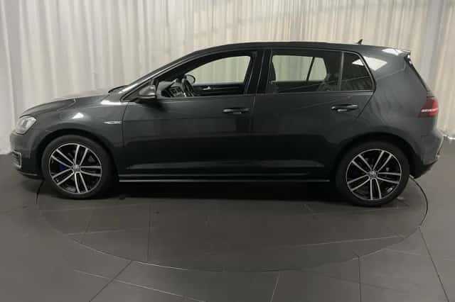 Volkswagen Golf (2015) thumbnail 2