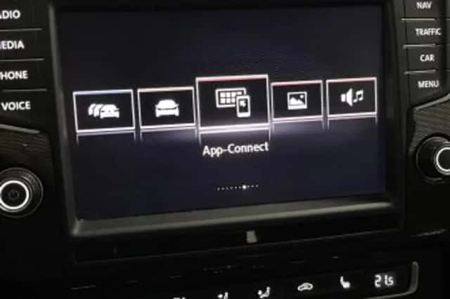 Volkswagen Golf (2015) thumbnail 107