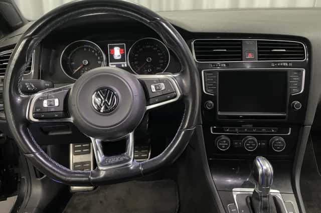 Volkswagen Golf (2015) thumbnail 24