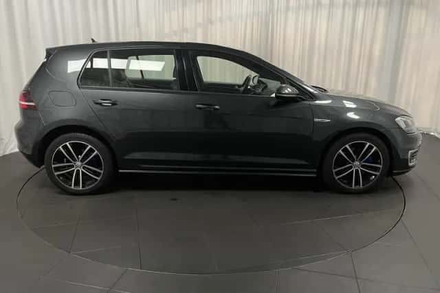 Volkswagen Golf (2015) thumbnail 4