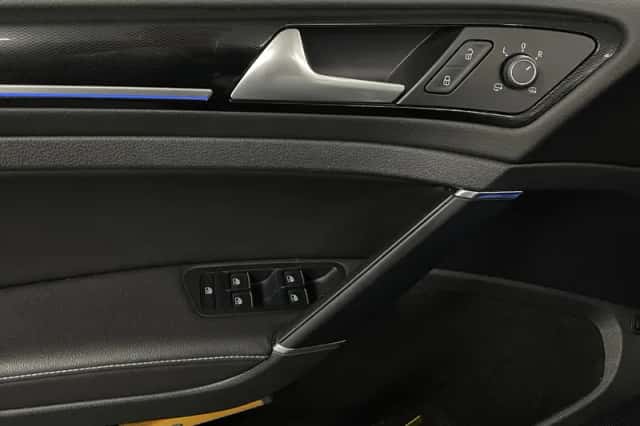 Volkswagen Golf (2015) thumbnail 31