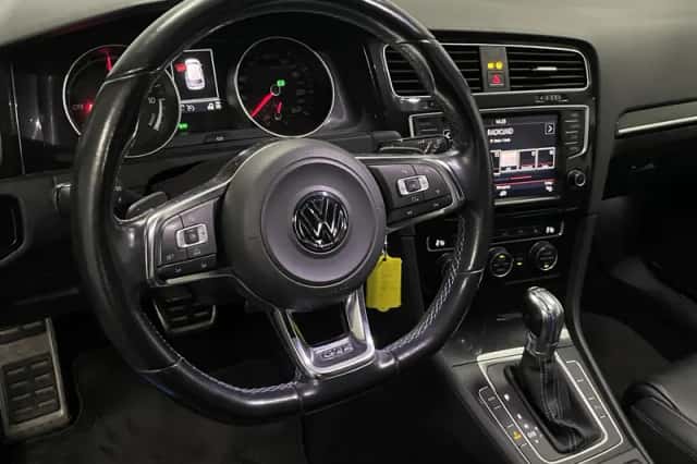 Volkswagen Golf (2015) thumbnail 33