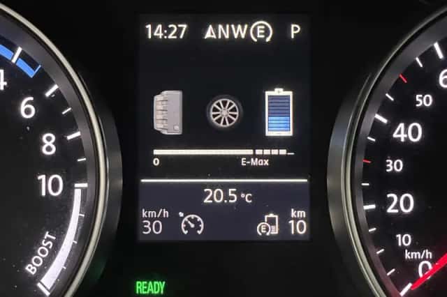 Volkswagen Golf (2015) thumbnail 36